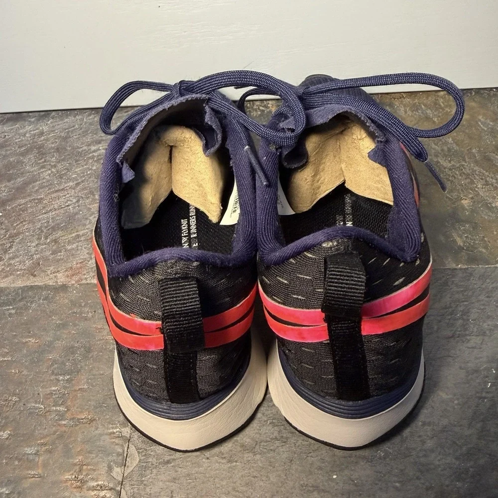 Nike Womens Zoom Strike 2 A01913400 Running Shoes Sneakers Size 7.5